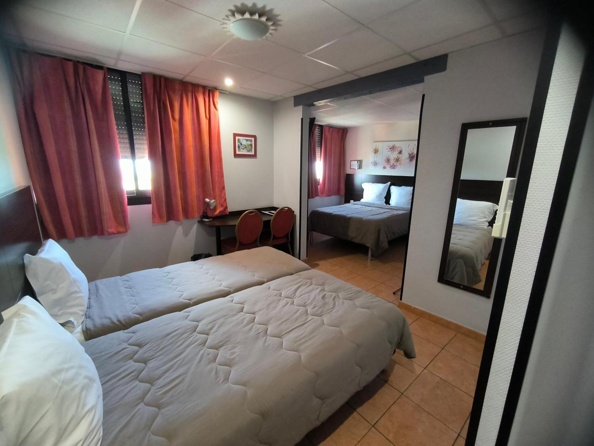 Hotel L'Hacienda Мартиг Экстерьер фото