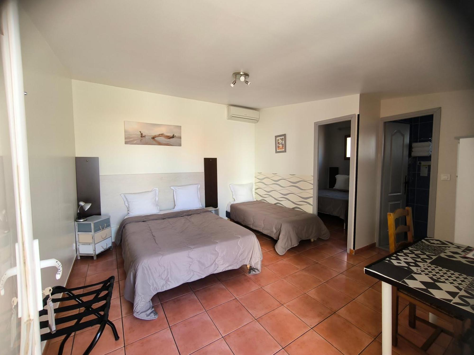 Hotel L'Hacienda Мартиг Экстерьер фото