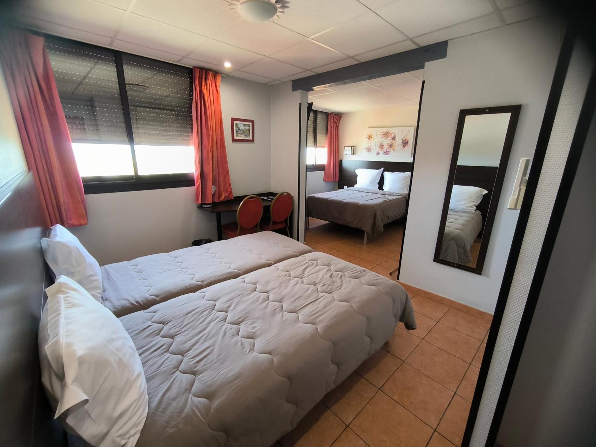 Hotel L'Hacienda Мартиг Экстерьер фото