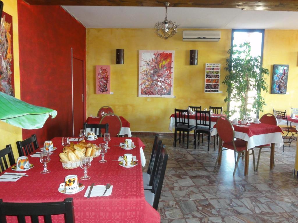 Hotel L'Hacienda Мартиг Экстерьер фото