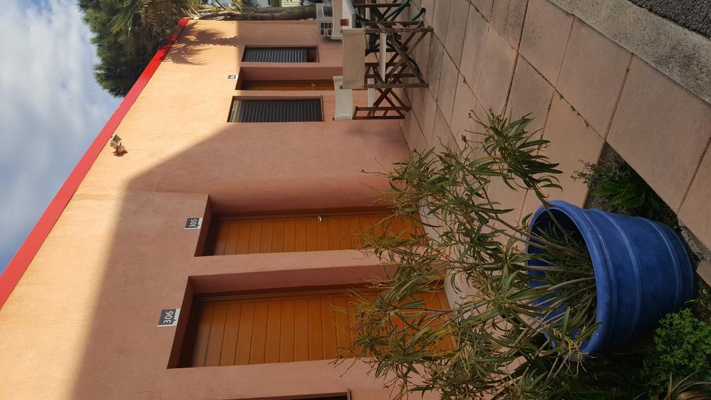 Hotel L'Hacienda Мартиг Экстерьер фото