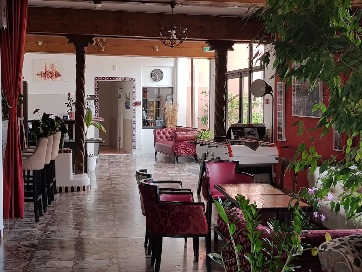 Hotel L'Hacienda Мартиг Экстерьер фото