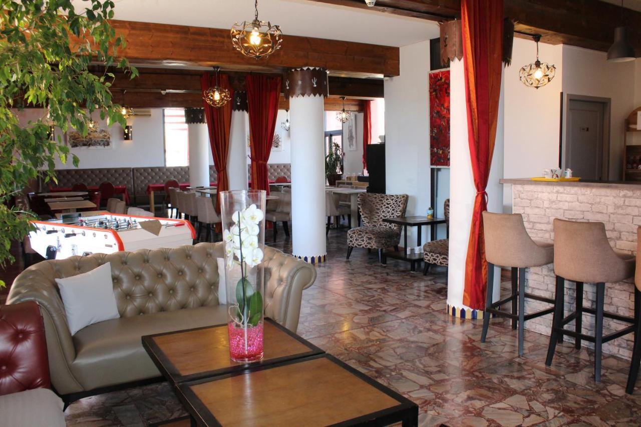 Hotel L'Hacienda Мартиг Экстерьер фото